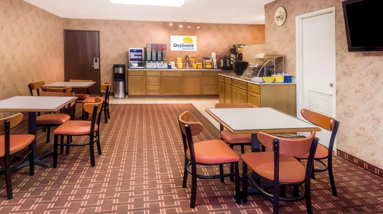 Dining area - Hotel near Disneyland with Shuttle