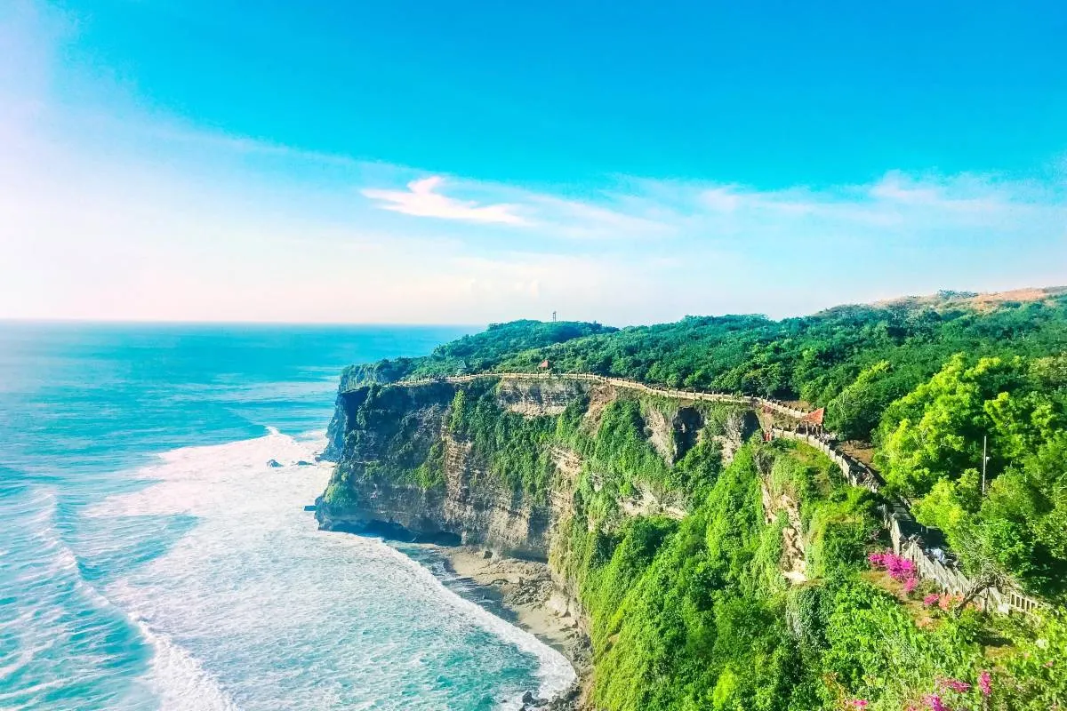 7. Objek Wisata di Bali-Pura Uluwatu