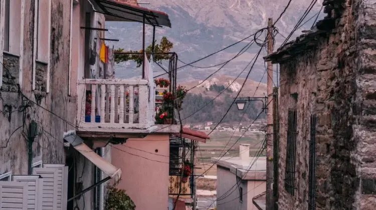 アルバニアの防犯対策でおすすめのアイテム3選