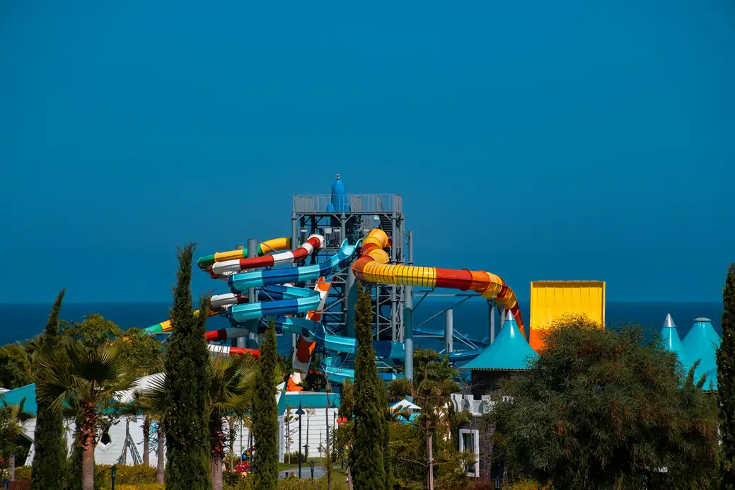 Blue skies and terrifying slides! Source: Oswald Elsaboath / unsplash