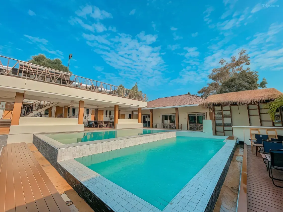 สระว่ายน้ำของซัน แอนด์ ซี เกาะล้าน(Sun and Sea Kohlarn)