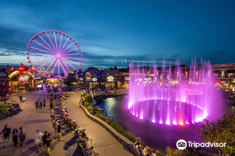 Weekend getaways in tennessee - The Island in Pigeon Forge