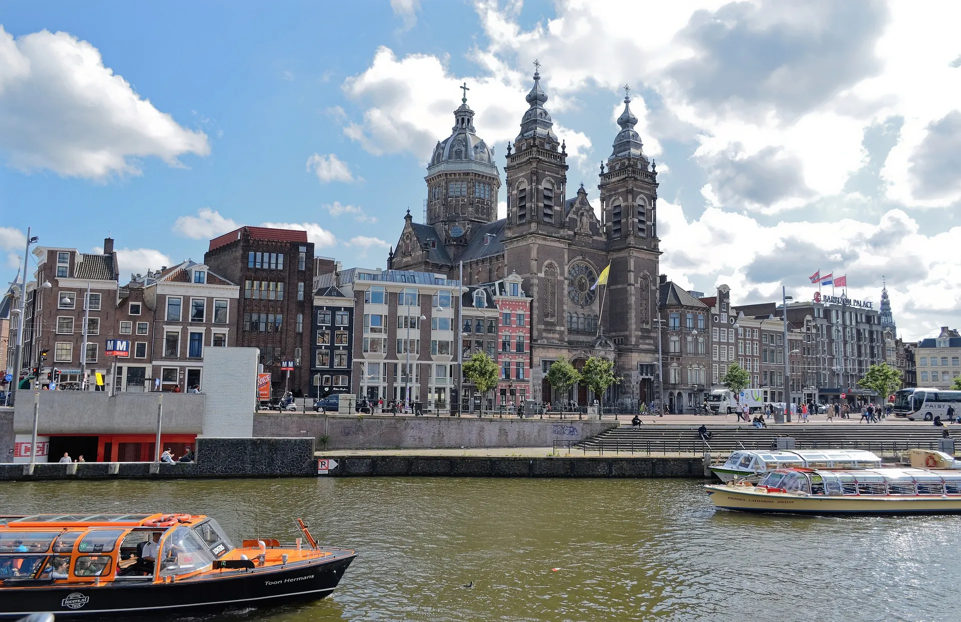 アムステルダム中央駅周辺のおすすめ観光スポット｜聖ニコラス教会