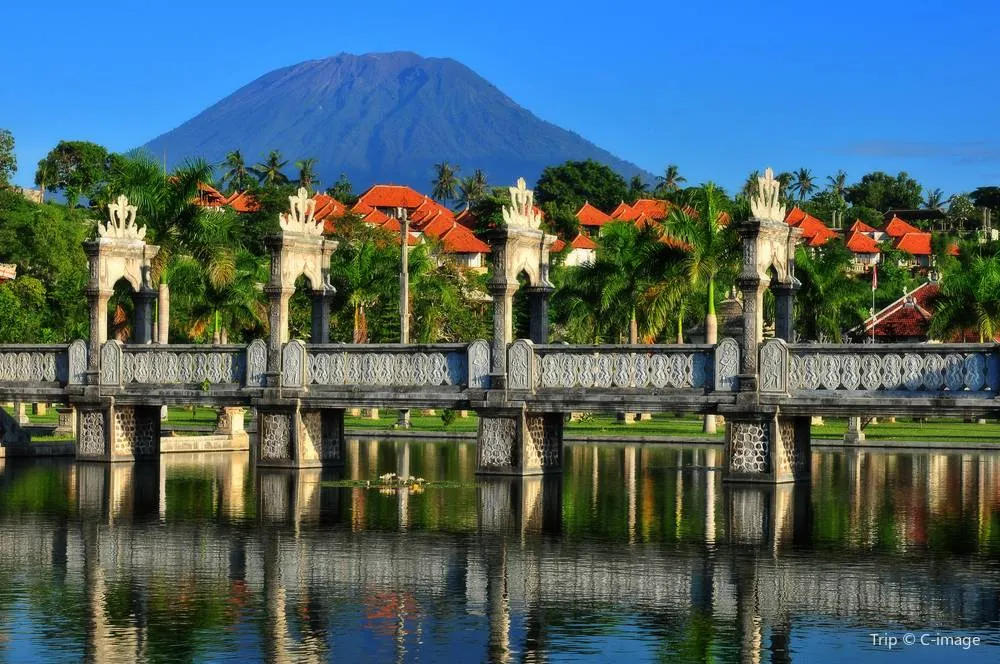 11. Objek Wisata di Bali-Gunung Agung