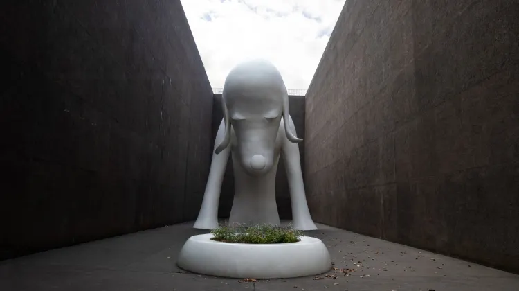 青森県立美術館