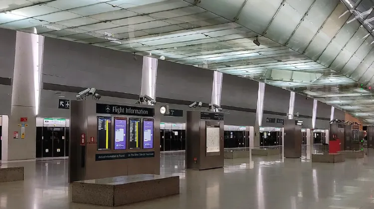 Из аэропорта Сингапура в город на поезде MRT