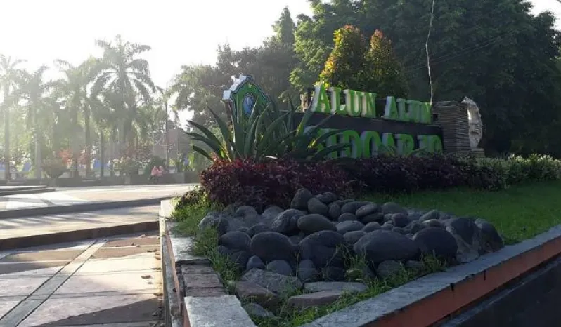 Tempat Wisata di Surabaya-Alun - Alun Kabupaten Sidoarjo