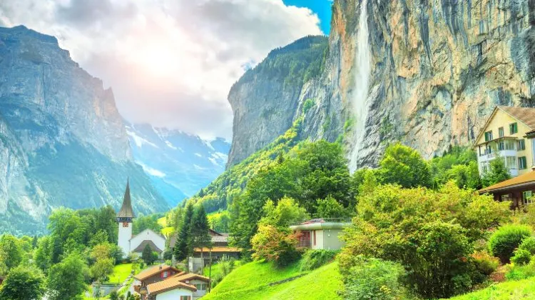 ラウターブルンネンの滝の絶景