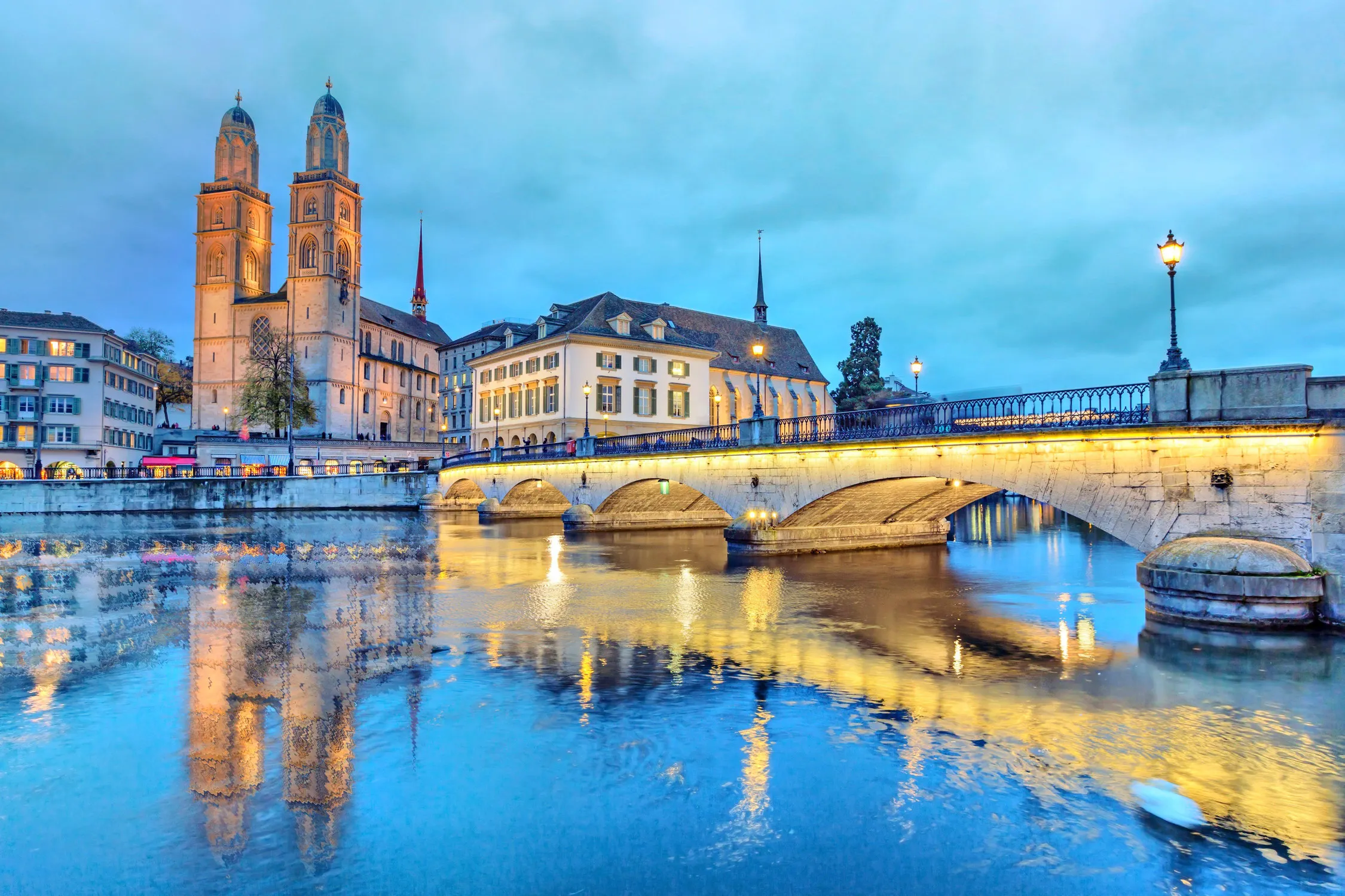 Zug nach Zürich-Grossmünster