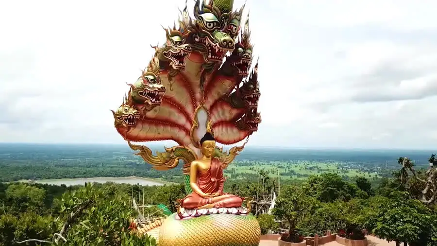 วัดถ้ำผาแด่น จ.สกลนคร