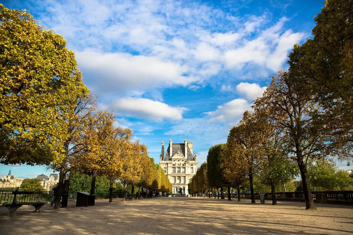 Best time to go to the Louvre Museum