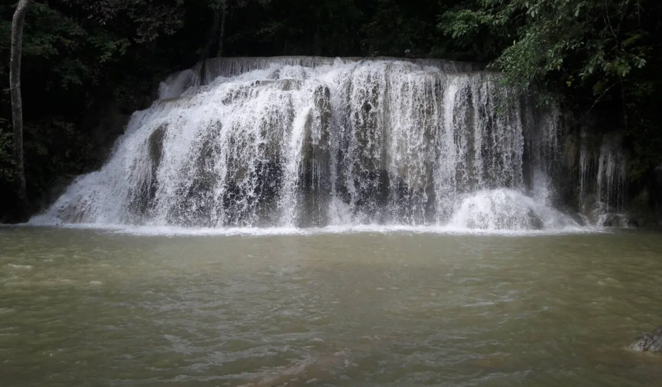 น้ำตกเอราวัณ