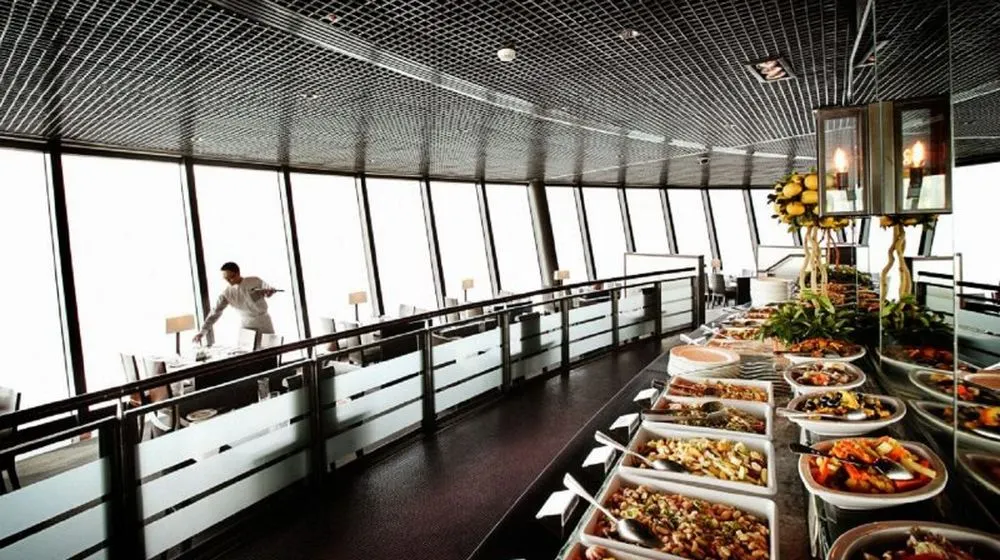 澳門旅遊塔360 °旋轉餐廳自助餐