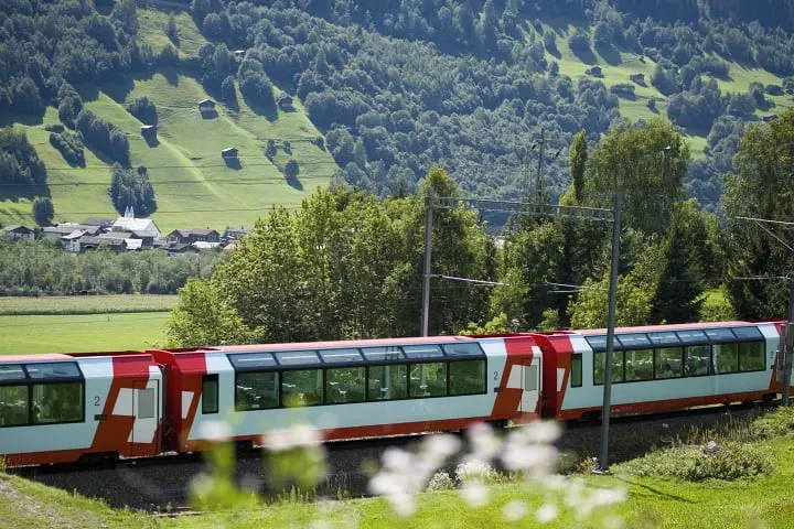 Top1 เส้นทางของรถไฟสายโรแมนติกสวิส - Glacier Express