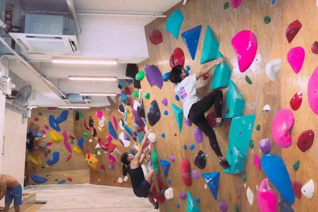 Crux Boulder Gym 兒童攀石體驗