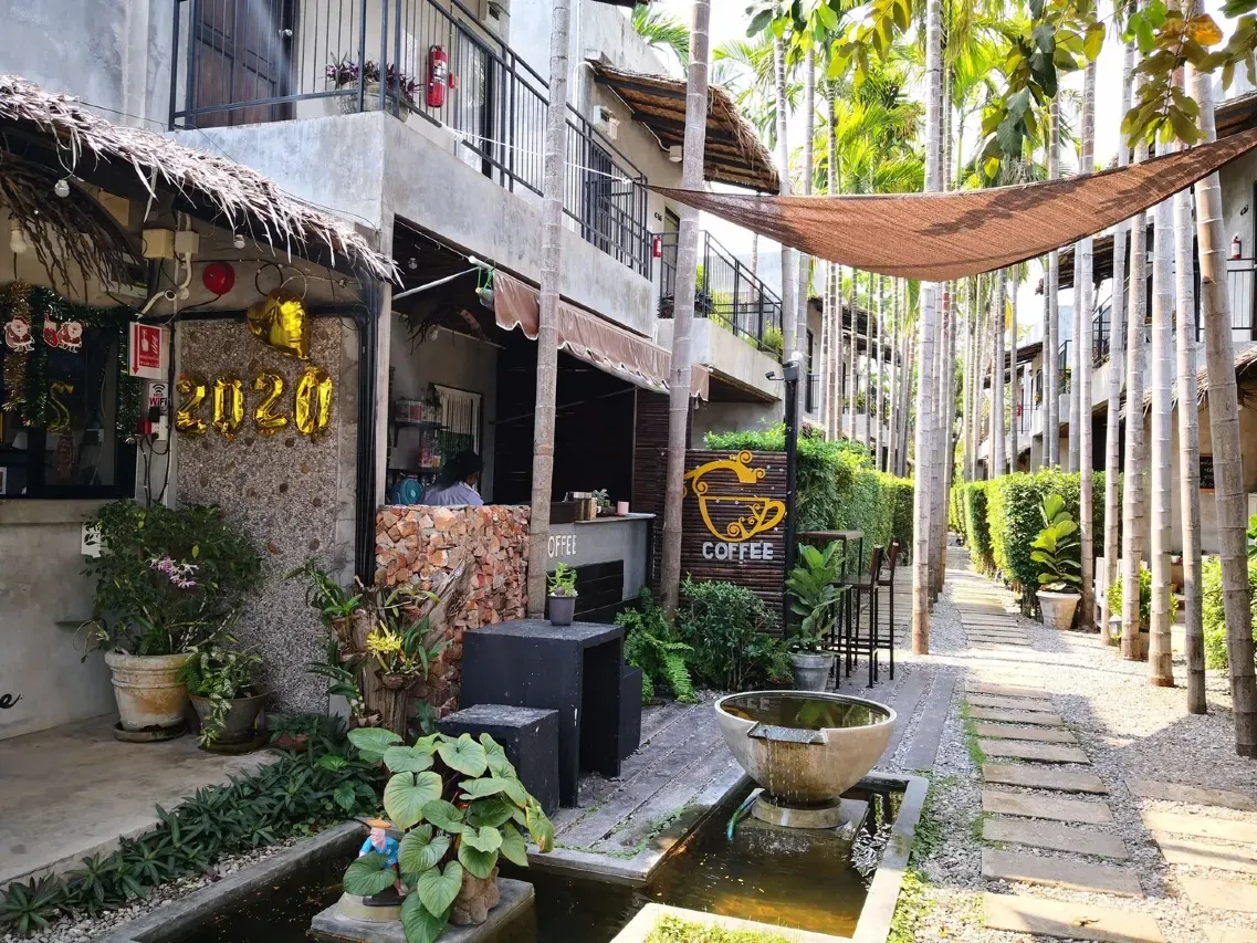 ร้านกาแฟของโรงแรมเดอะ เคิร์ฟ เรสซิเดนซ์ หัวหิน