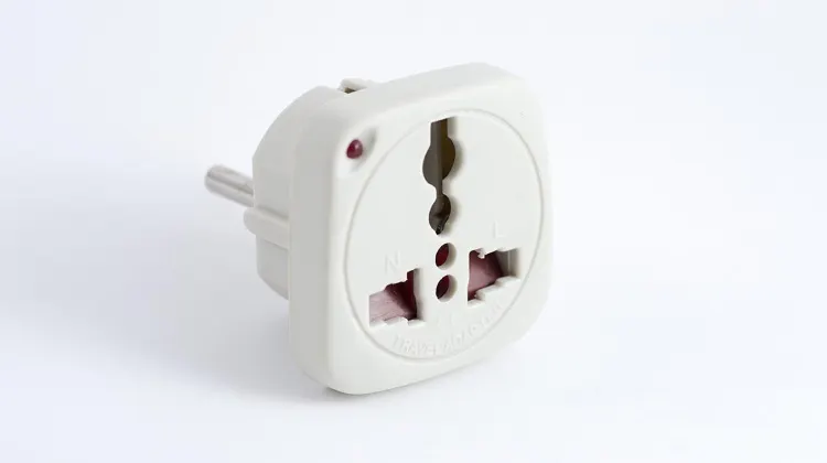 How to Choose: USA Plug Adapter or Converter?