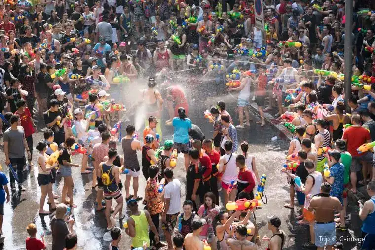 A Songkran waterfight in the city