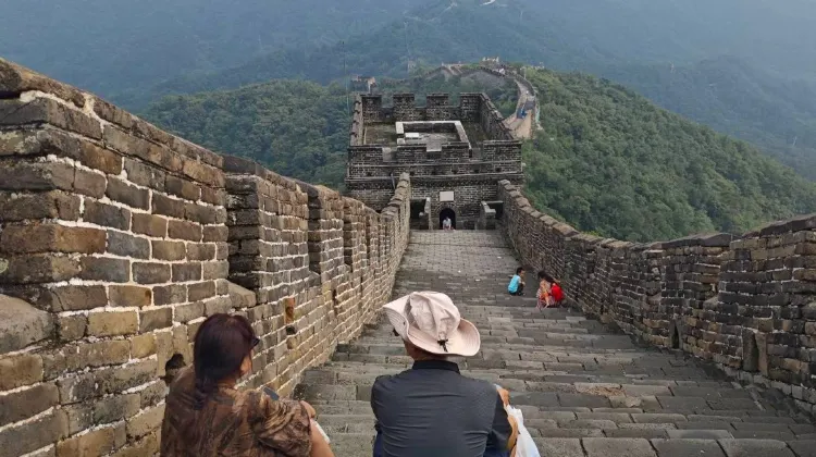 How long is the Great Wall?