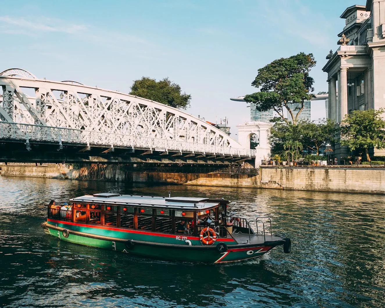 เรือ Bumboat ในแม่น้ำสิงคโปร์