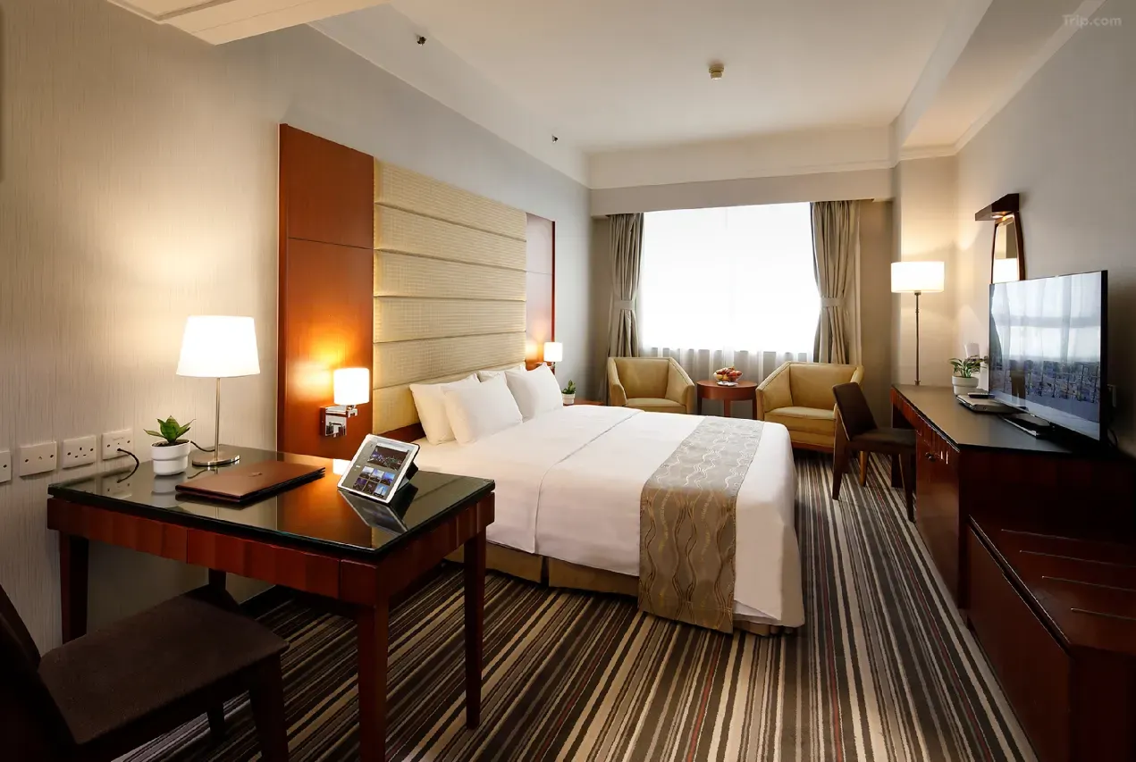 3. 香港龍堡國際（B P International）