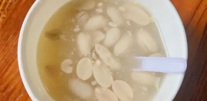 1. Peanut Soup (花生汤)