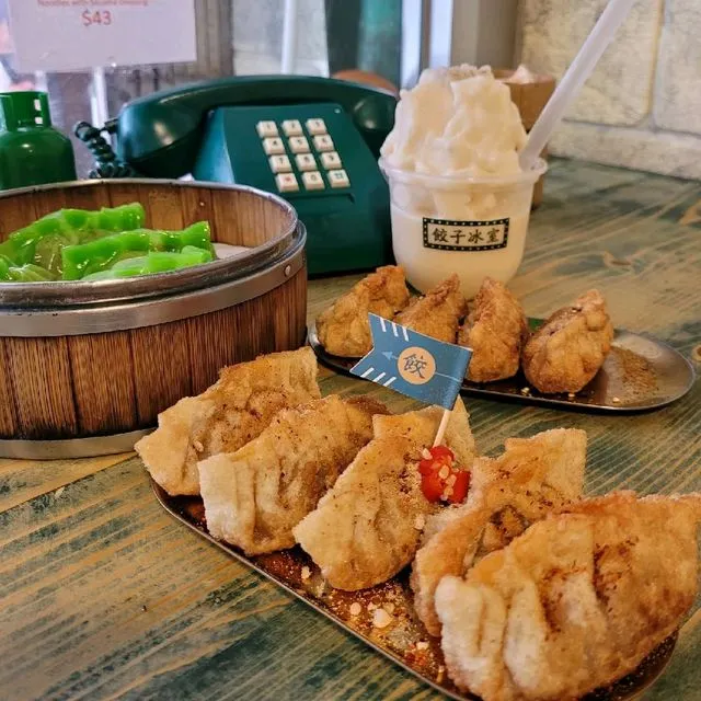 土匪雞肉餃幾乎是每枱的必點菜式