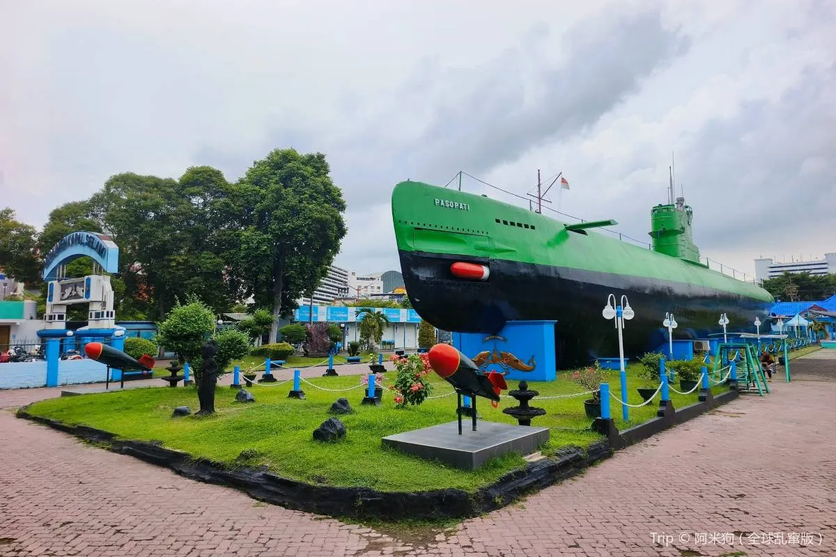 Tempat Wisata di Surabaya-Monumen Kapal Selam Surabaya