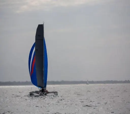 Trimaran au départ de la Route du Rhum