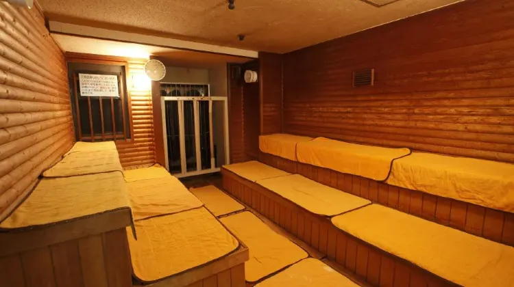 4.新宿区役所前カプセルホテル