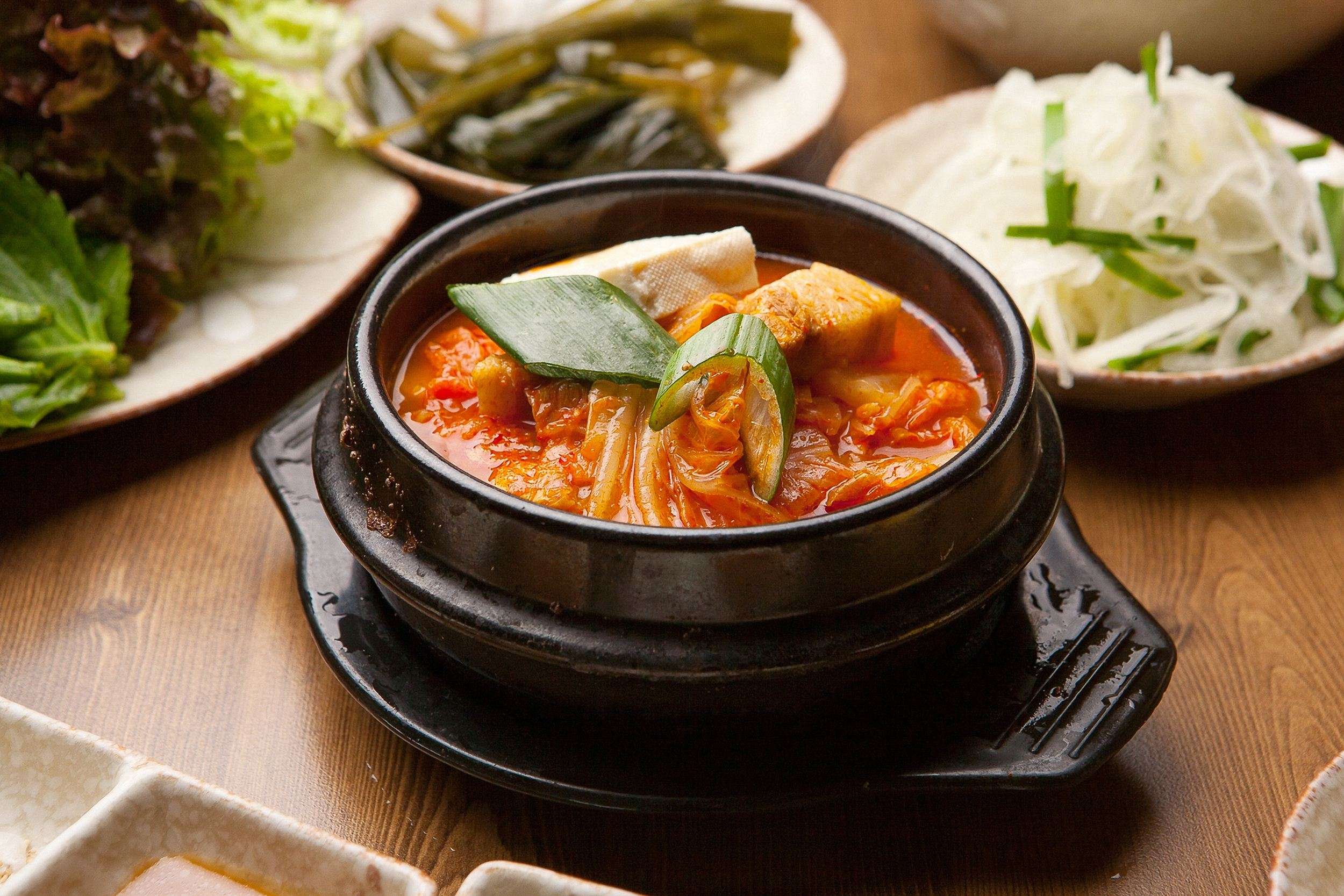 Тиге отзывы. Кимчи тиге. Кимчи тэге корейская кухня. Тендян тиге. Кимчи тиге суп.
