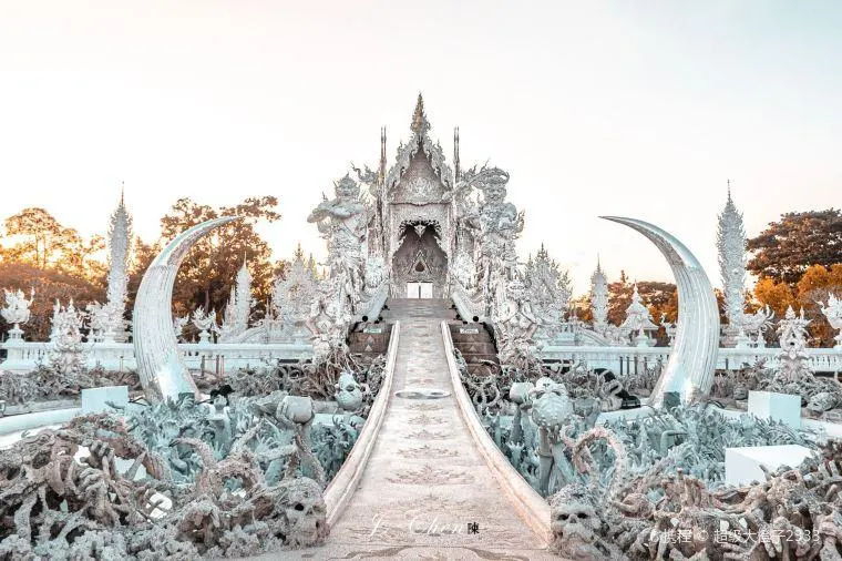 ทางเดินเข้าพระอุโบสถ