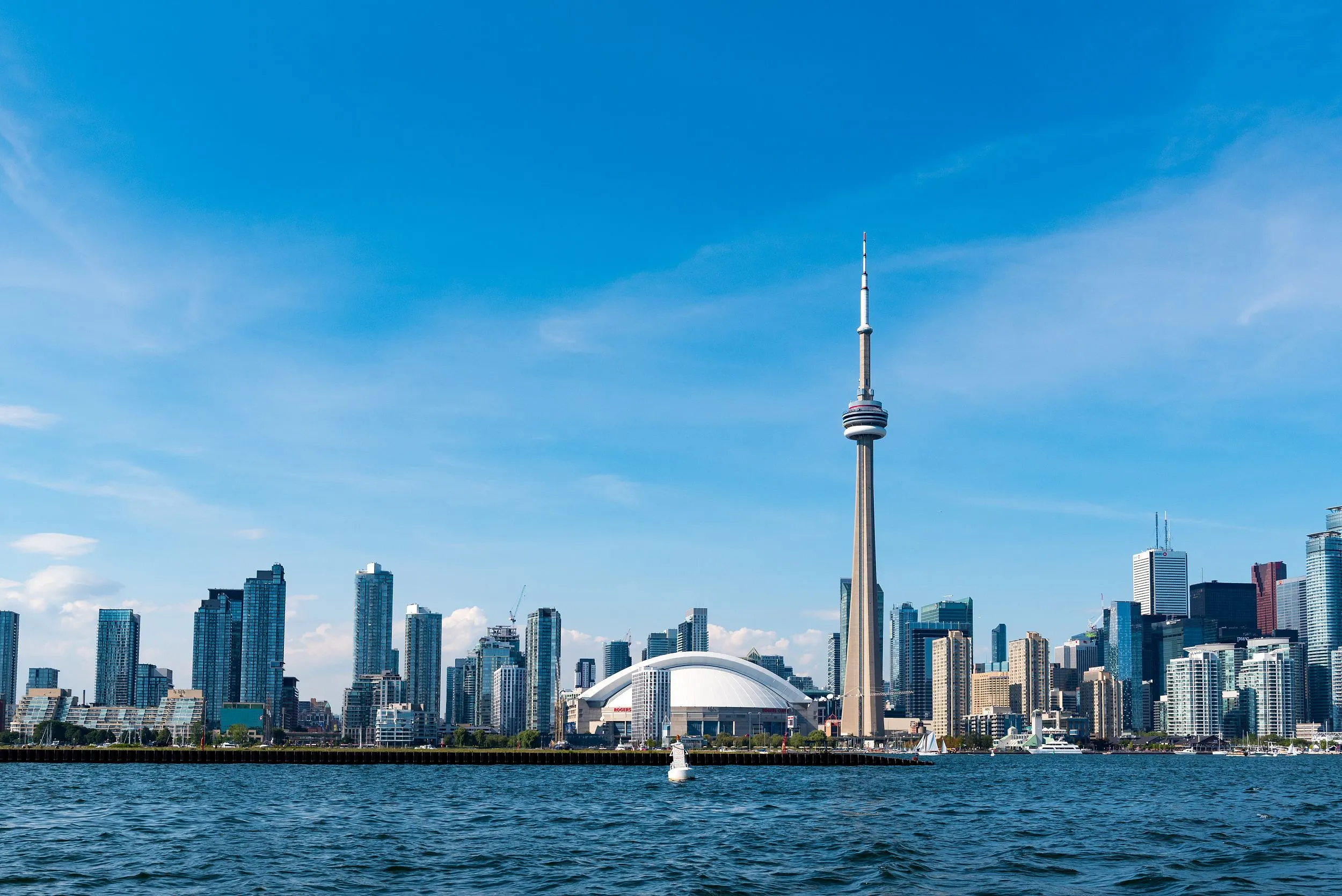Book Cheap Flights from London to Toronto and Save Money