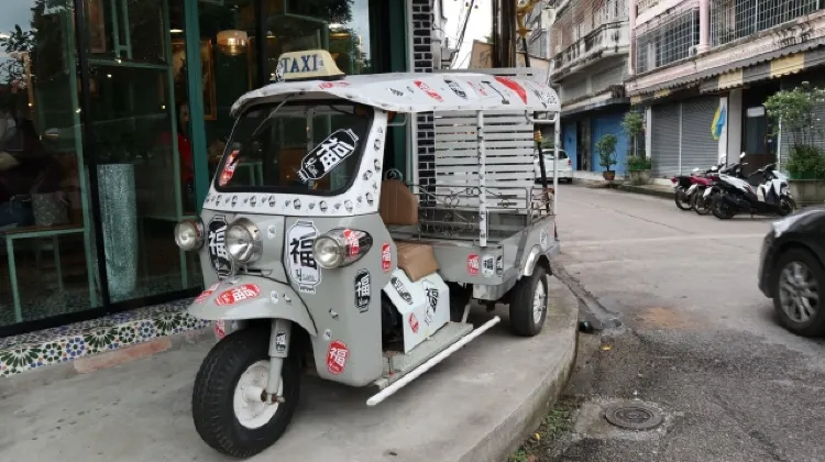 タイ・バンコクでトゥクトゥクに乗ってみよう