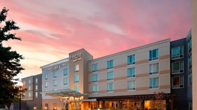 Hotel building in the evening at Fairfield Inn & Suites Louisville Northeast