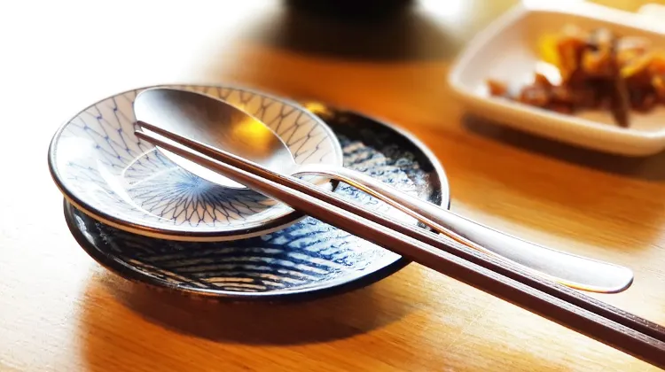 2.レストランでは言わないともらえない(箸やおしぼり)