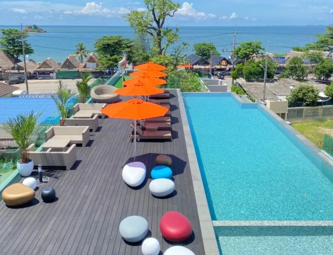 เดอะโพเอ็ม โฮเทล(The Poem Hotel)