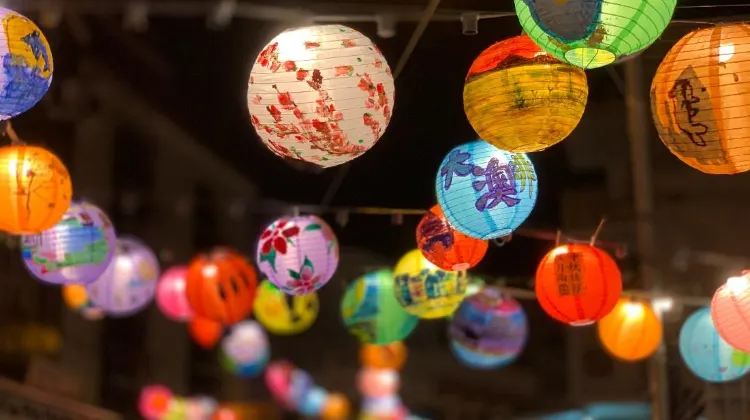 Celebrate the Mid-Autumn Festival with lanterns, mooncakes and the full moon