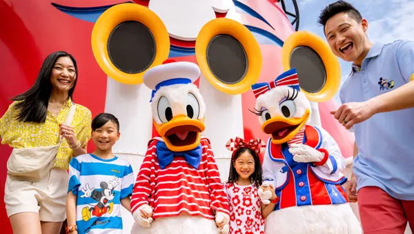 迪士尼探險號遊輪與米奇見面