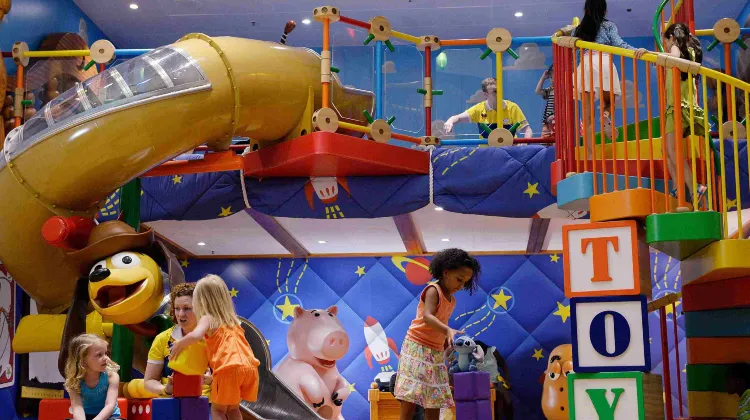 Tarikan Disney Adventure