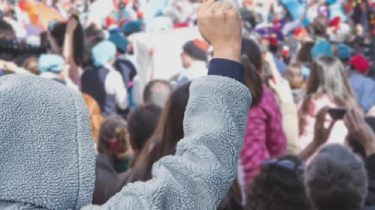 4. 大規模なデモ