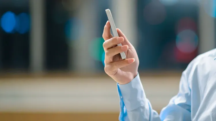 ความแตกต่างระหว่าง eSim  ซิมการ์ดและ Wi-Fi