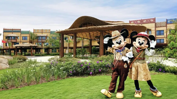 2.Disney Explorers Lodge