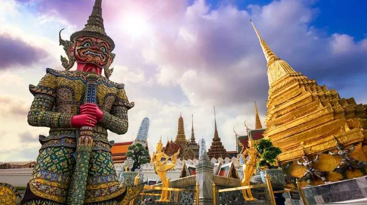 Things to do in Bangkok #9: The Temple of the Emerald Buddha