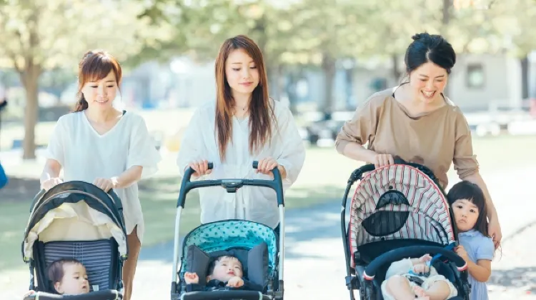 飛行機にベビーカーって持ち込める？預けられる？