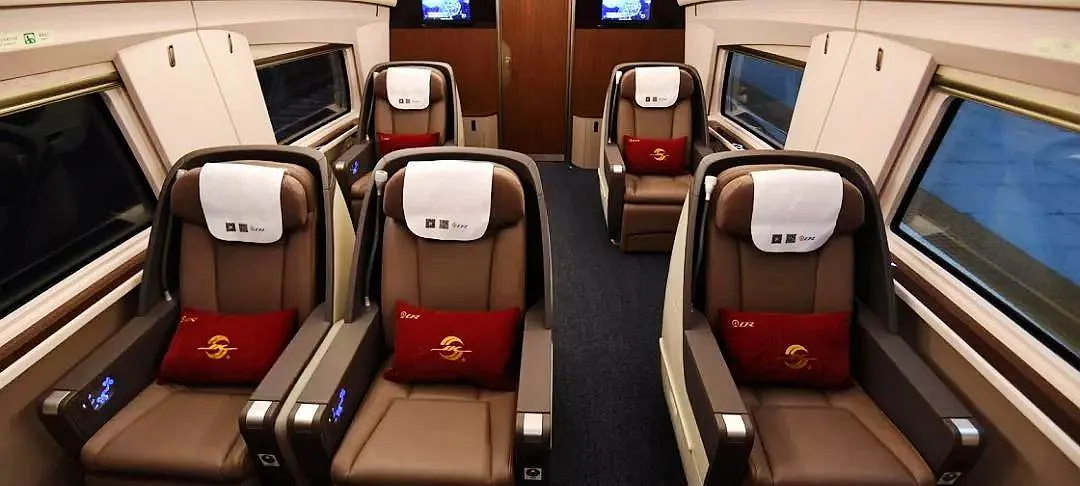 ที่นั่งชั้นธุรกิจบนรถไฟความเร็วสูงของจีน