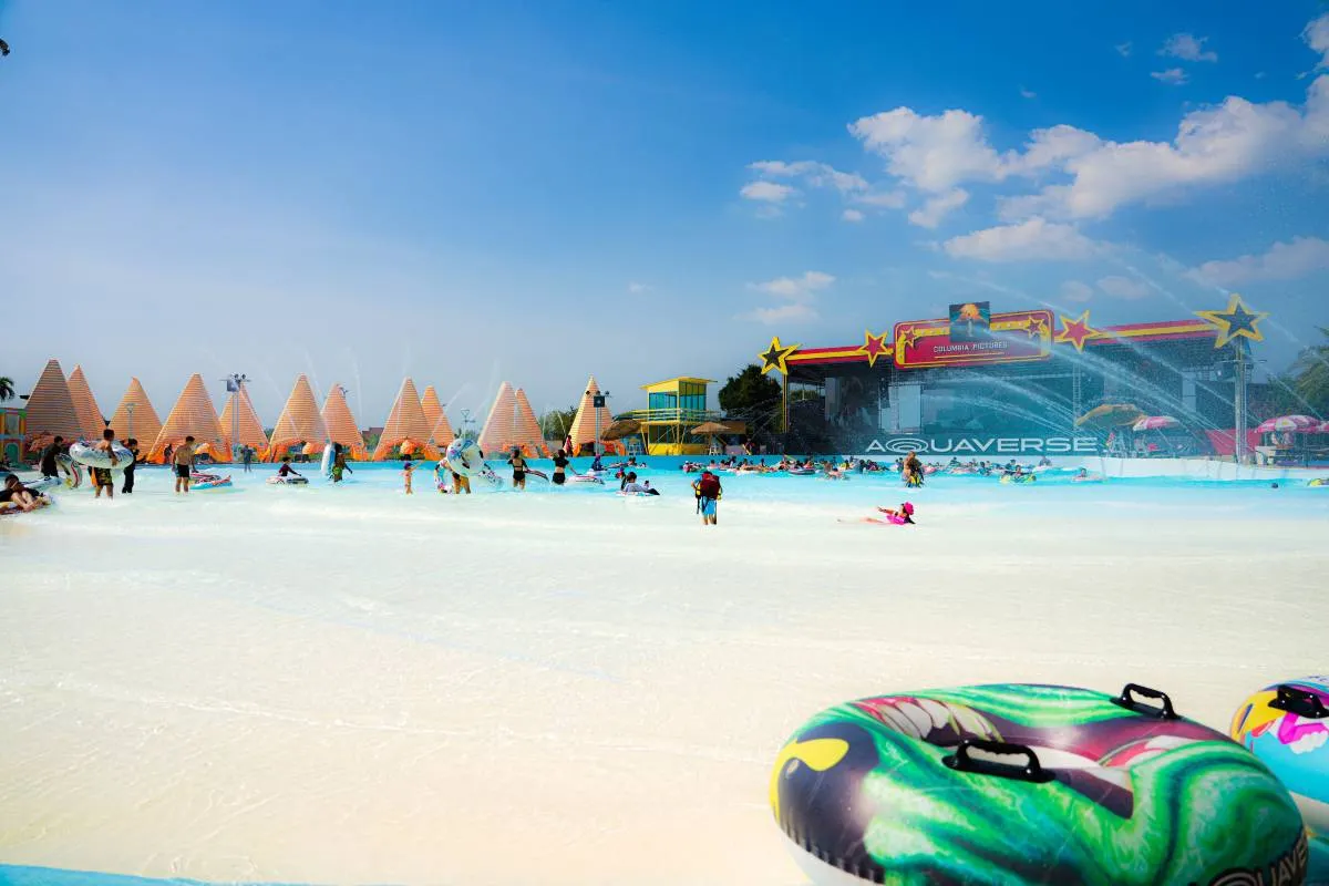 โซนสระคลื่นยักษ์อควาเวิร์ส