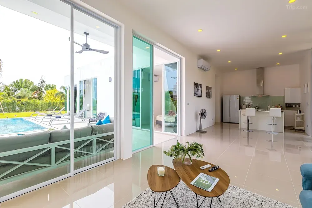 ห้องนั่งเล่นของพูลวิลล่าส่วนตัวตกแต่งแบบทันสมัย 3 ห้องนอน - พีเอ็มเค-เอ1