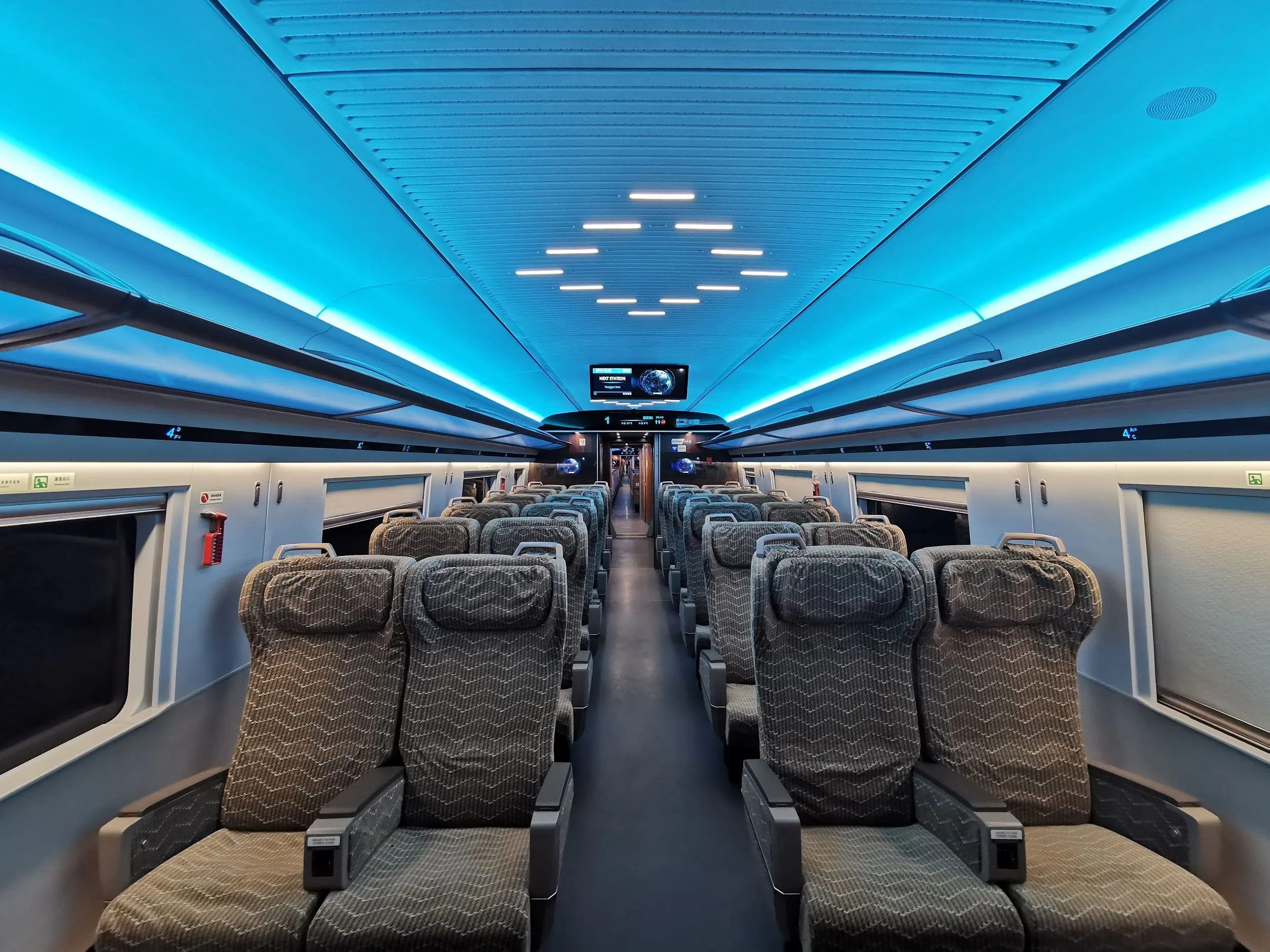 สิ่งอำนวยความสะดวกภายในที่นั่งชั้นหนึ่งของรถไฟความเร็วสูงของจีน