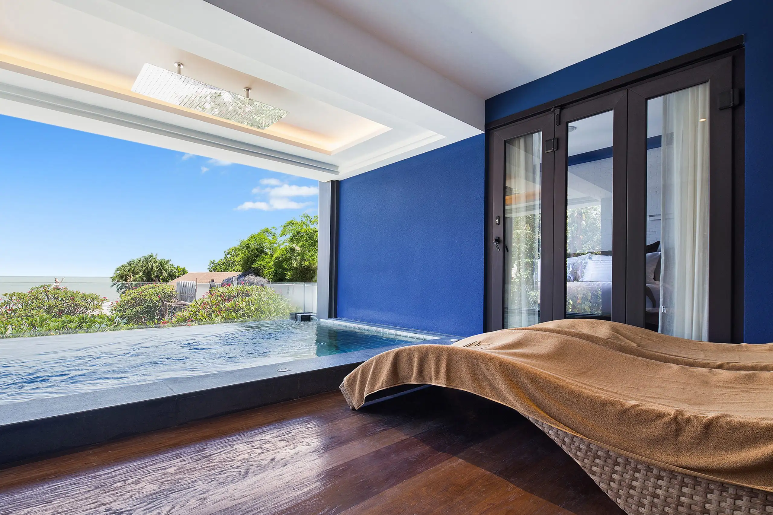 อักษร ระยอง เดอะ ไวทัลลิตี้ คอลเล็กชั่น